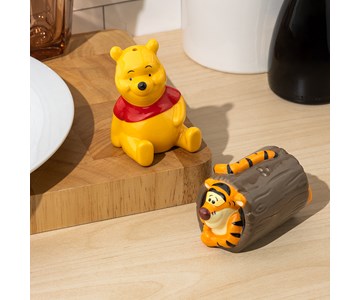 PALADONE - Winnie And Tigger Salt and Pepper Shakers
